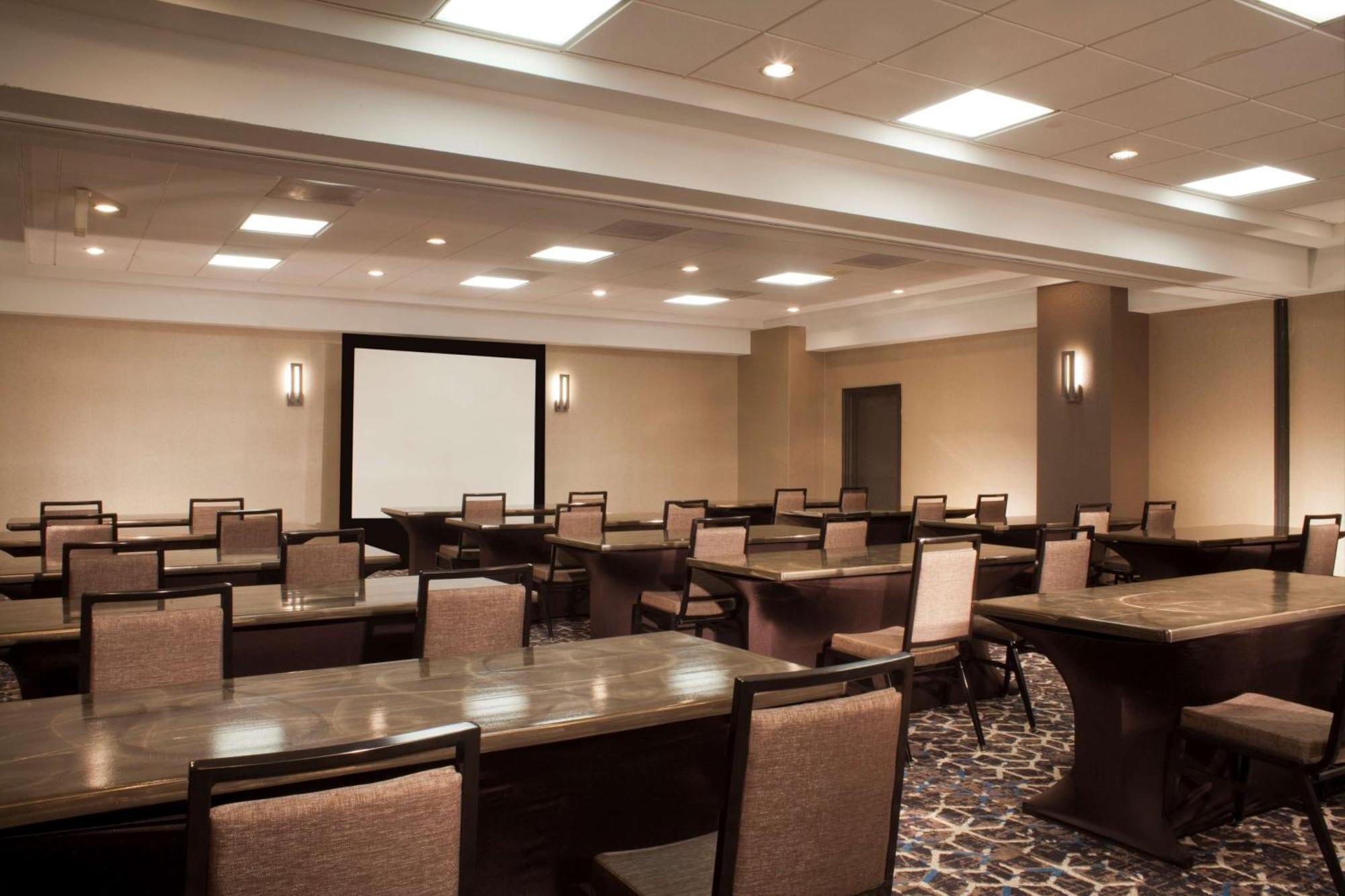 Embassy Suites By Hilton Houston Near The Galleria Экстерьер фото