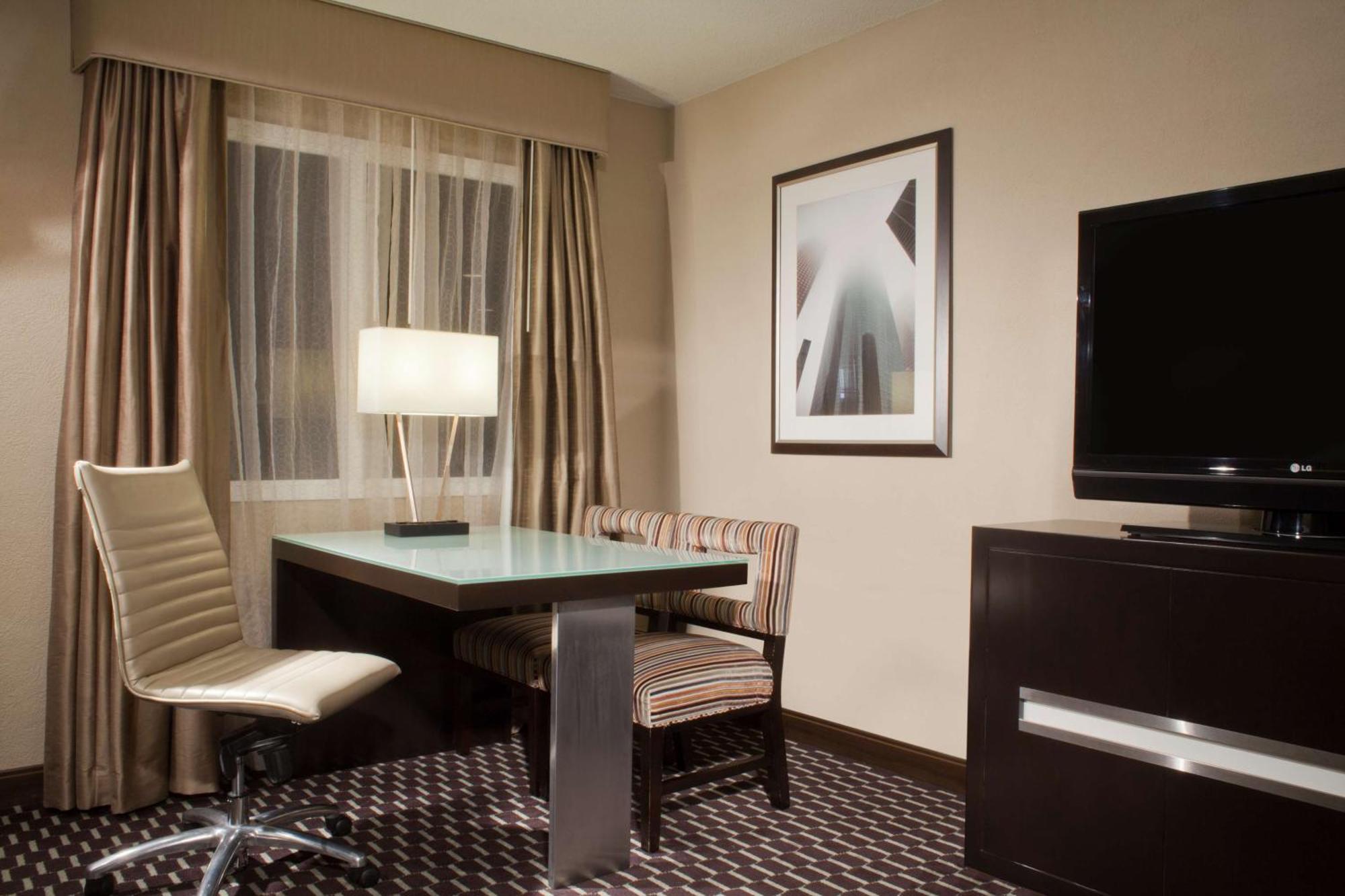 Embassy Suites By Hilton Houston Near The Galleria Экстерьер фото