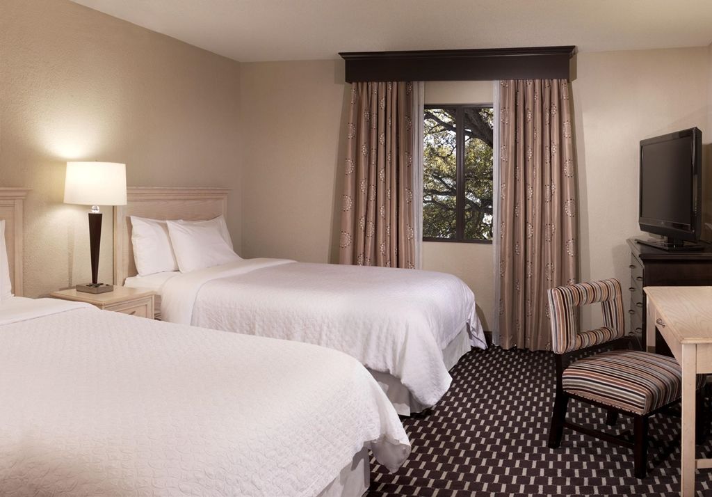 Embassy Suites By Hilton Houston Near The Galleria Номер фото