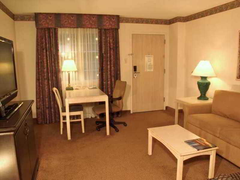 Embassy Suites By Hilton Houston Near The Galleria Номер фото
